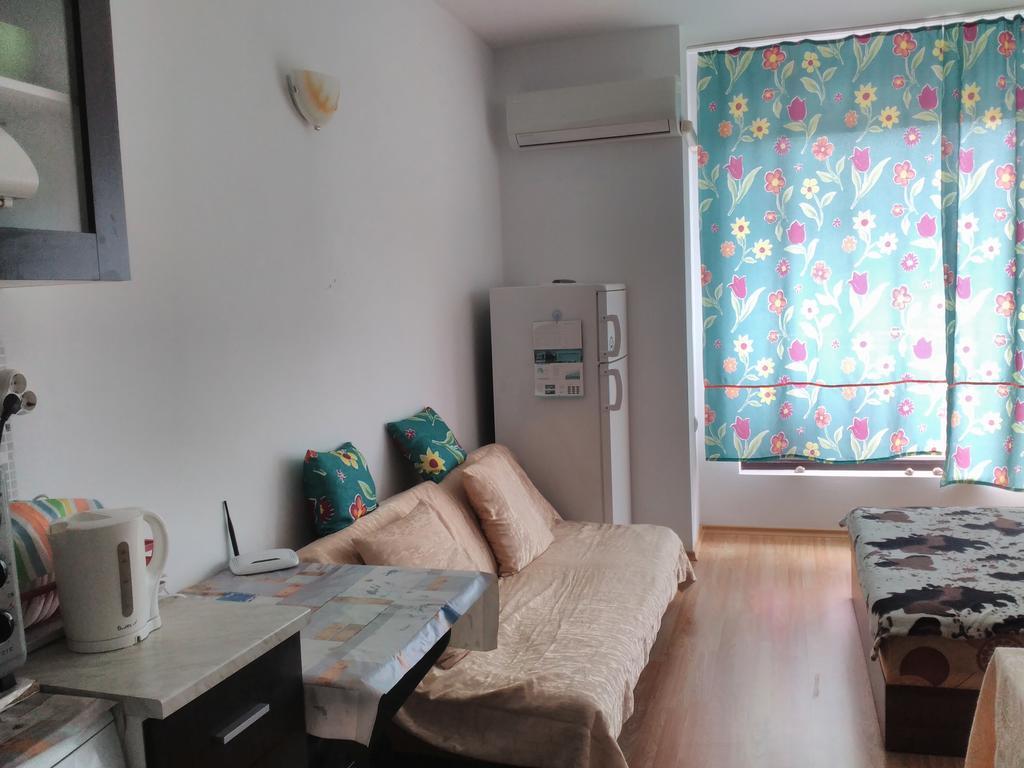 Sea Apartment Burgas Stad Buitenkant foto